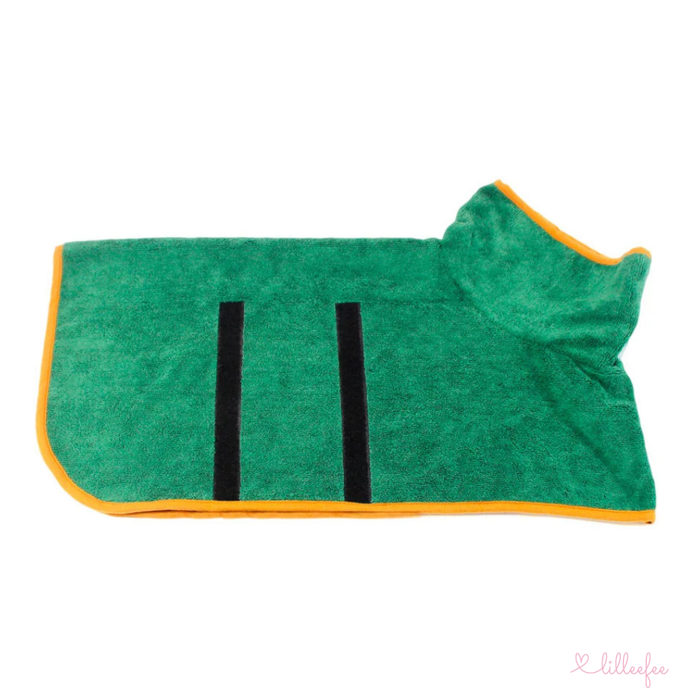 Flauschiger-Hundebademantel-gruen